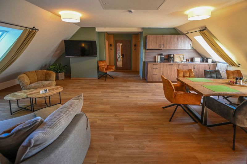 Innenansicht eines modern eingerichtetem Hotelzimmers von Zur Nordseite