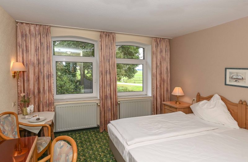 Innenansicht eines Doppelzimmers im Landhausstil